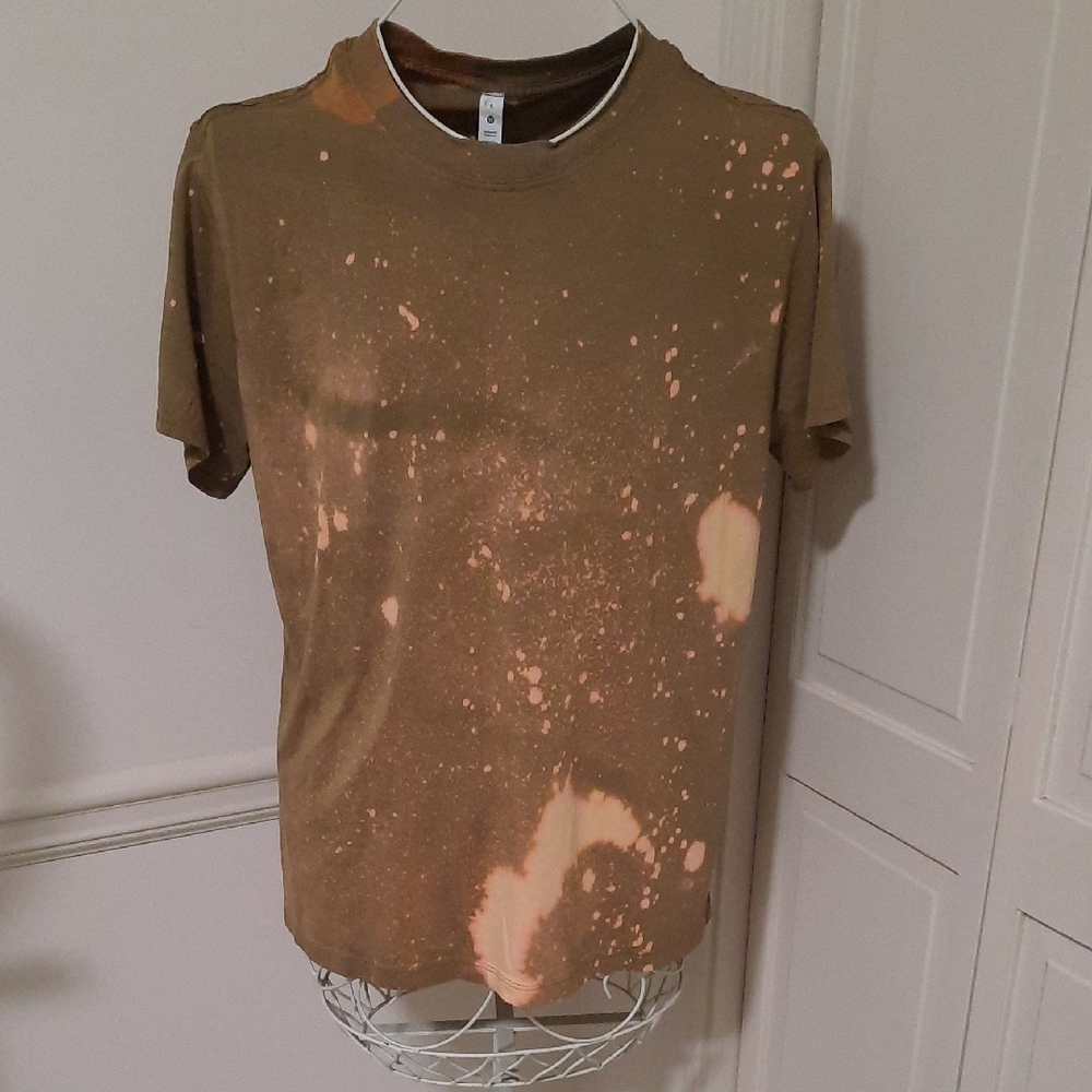 Lululemon Olive Green T-Shirt with Accents